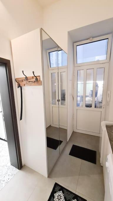 Yolo Handelskai Studio Wien